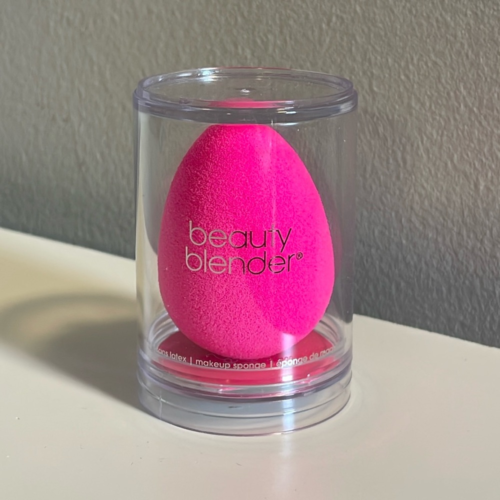 New Original Beautyblender Makeup Sponge Brand New, Unopened BNIB in Pink